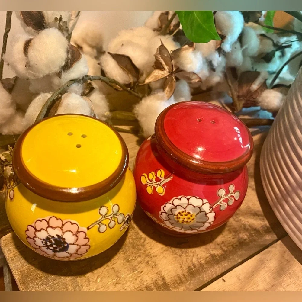 VTG 90s Pier 1 Large Salt & Pepper Shaker Set Ceramic Hand-painted Folk Art